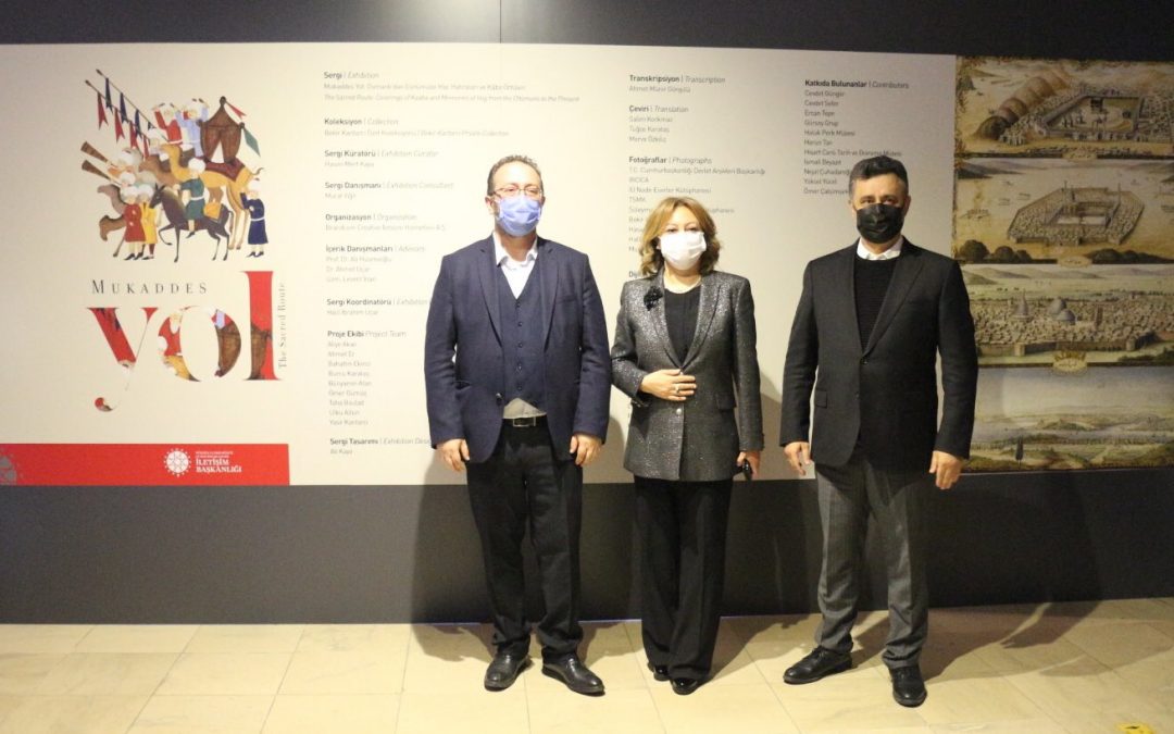 “Mukaddes Yol: Osmanlıdan Günümüze Kâbe Örtüleri-Hac Hatıraları Sergisi”ni Ziyaret Ettim