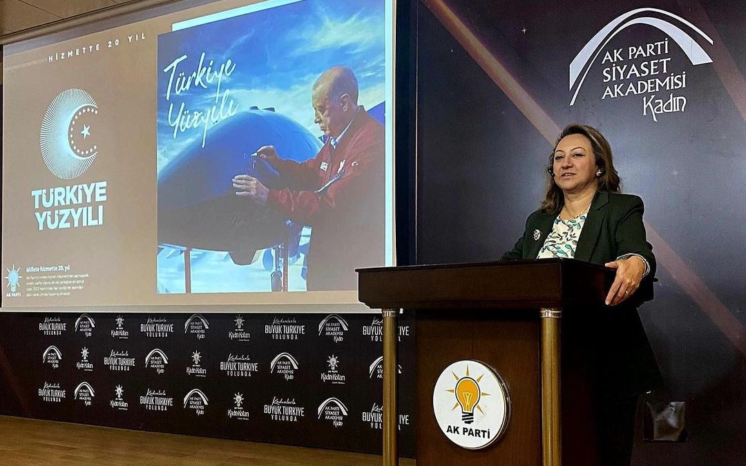 “Kadınlarla Büyük Türkiye Yolunda” Temalı “Siyaset Akademisi” Programında Antalya’da Türkiye Yüzyılı’nı Konuştuk