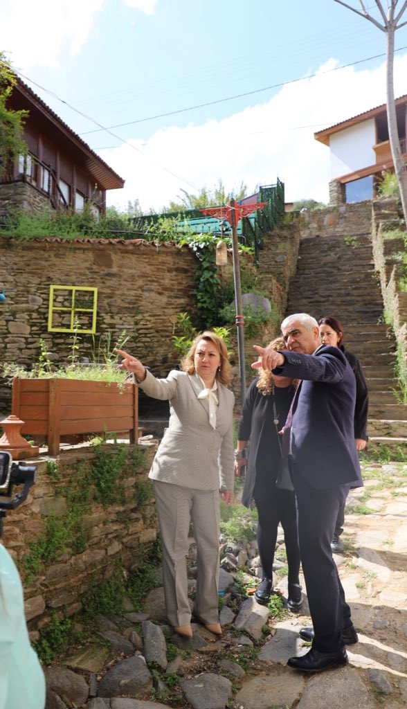 İzmir Birgi Ulu Camiini Ziyaret Ederek Yürütülen Restorasyon Hakkında Bilgi Aldım
