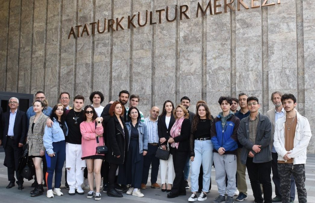 Geleceğin Sanatçılarıni Atatürk Kültür Merkezimizde Bir Araya Getirdik